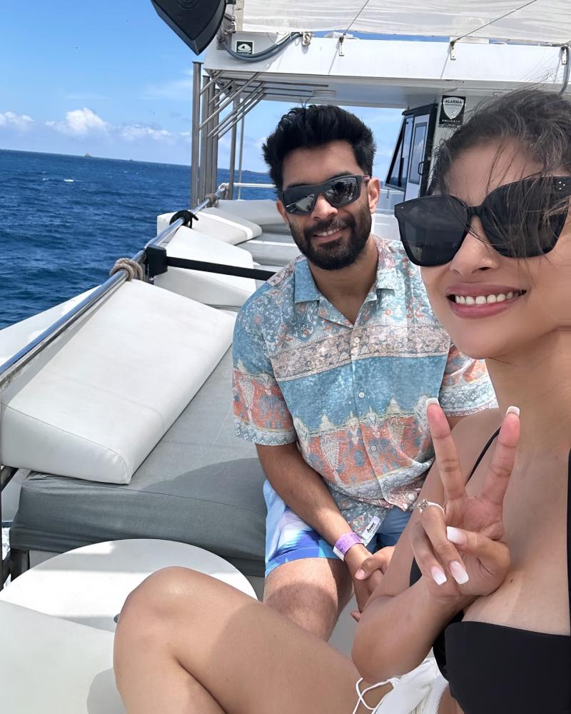 mouni-roy-lovely-cute-hot-photos